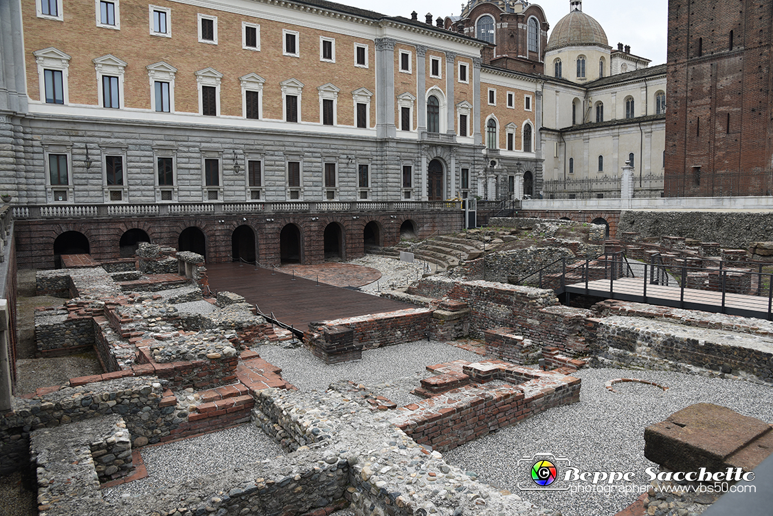 VBS_6228 - Restauri Fontana Tritone, Teatro Romano, Muro Bastioni.jpg